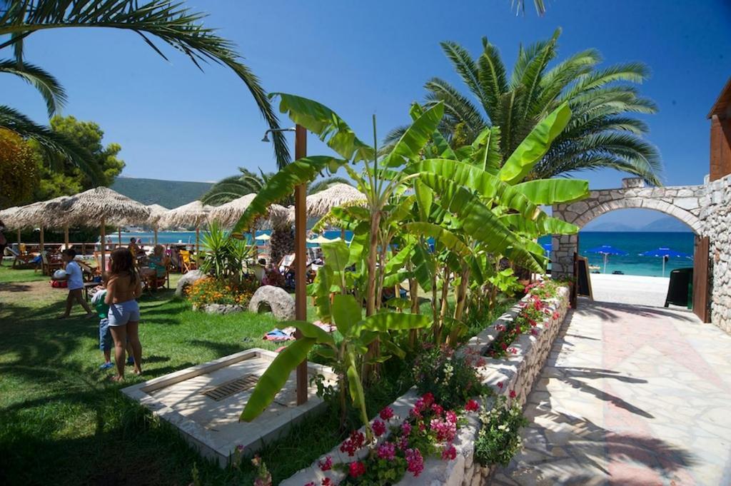 Happy Camp Mobile Homes In Camping Karavomilos Beach Sami  Exterior photo